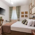Luxurious Of The Antiquarian At Spanish Steps Apartment *