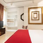 Luxurious Of The Antiquarian At Spanish Steps Apartment *