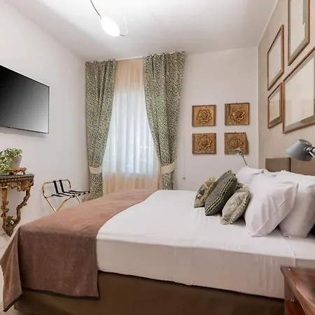 Luxurious Of The Antiquarian At Spanish Steps Apartment *