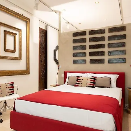 Luxurious Of The Antiquarian At Spanish Steps *