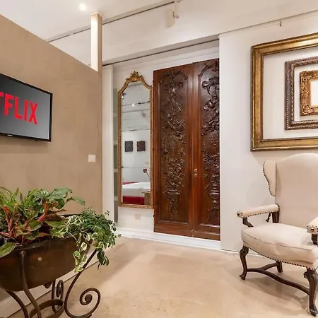 Luxurious Of The Antiquarian At Spanish Steps