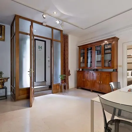 Apartmán Luxurious Of The Antiquarian At Spanish Steps *
