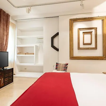 Luxurious Of The Antiquarian At Spanish Steps Apartment *