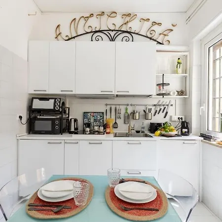 Luxurious Of The Antiquarian At Spanish Steps Apartment Rome