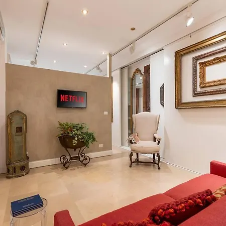 Luxurious Of The Antiquarian At Spanish Steps Roma